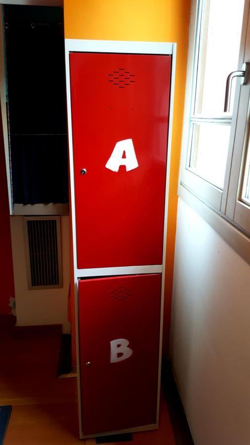 Urban Hostel Madrid Esterno foto